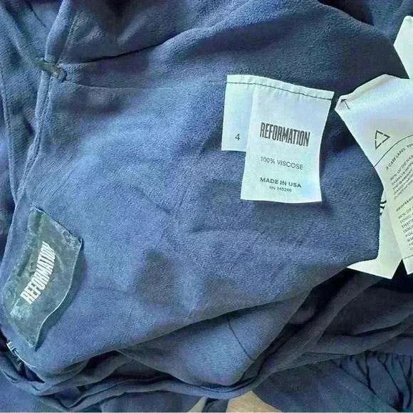 REFORMATION maxi Dress in Navy size 4 with adjustable trap belt 100% viscose - Picture 6 of 11